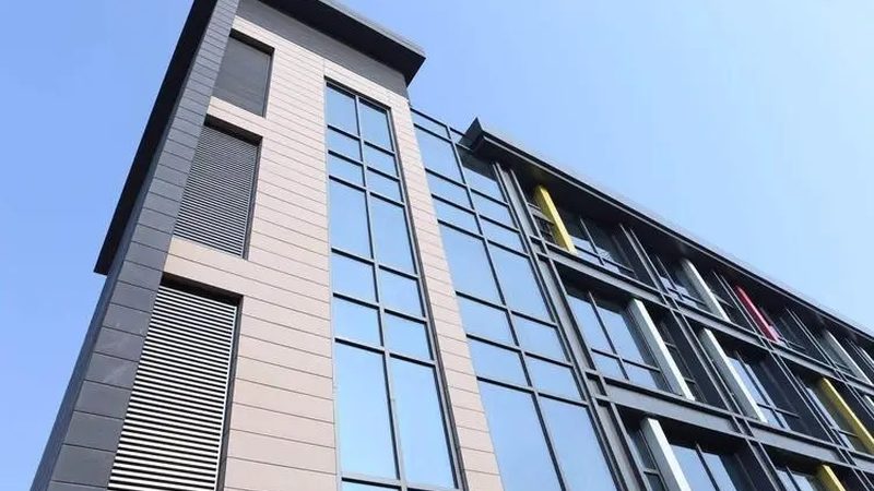 断桥铝阳光房加盟代理：揭秘加盟费用背后的关键因素**
